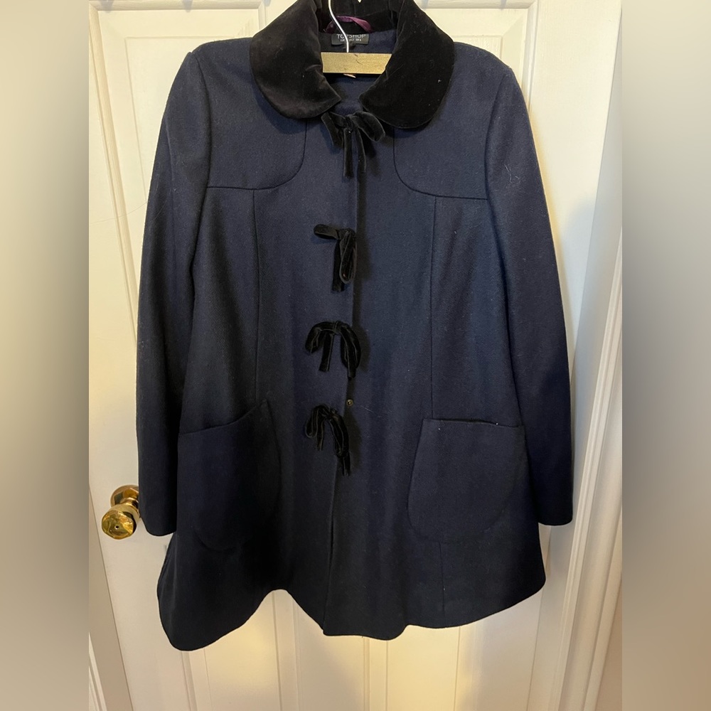 Woman’s jacket with ribbon buttons
